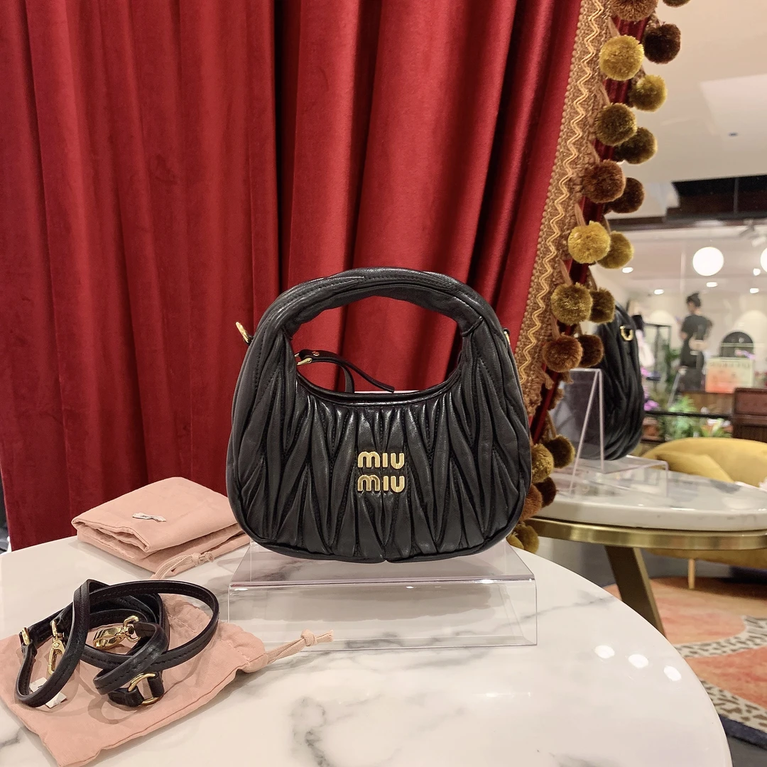 95新 MIU MIU/缪缪 GGS缪缪褶皱hobo mini黑金羊皮单肩95035414