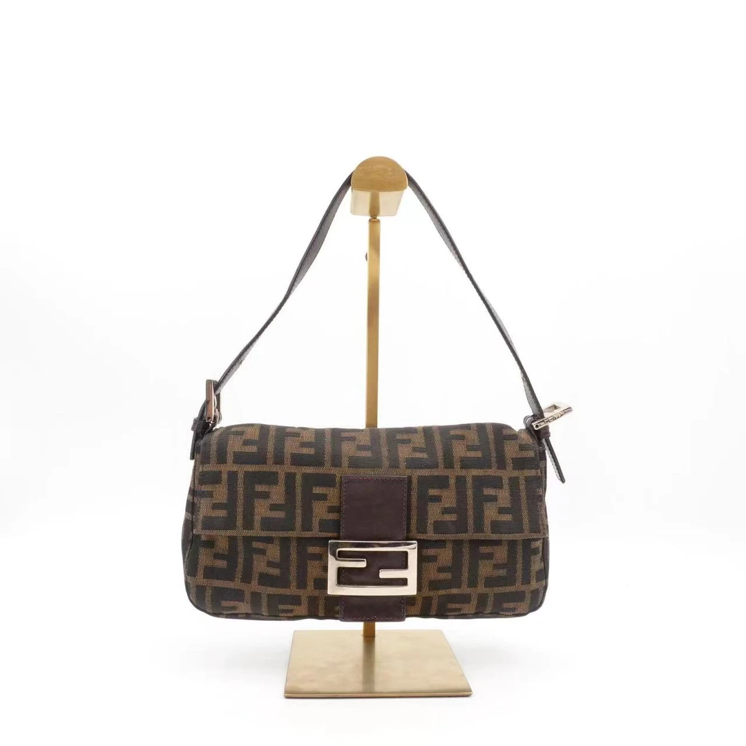 95新 FENDI/芬迪 GGS芬迪法棍老花银扣帆布腋下单肩包50117012