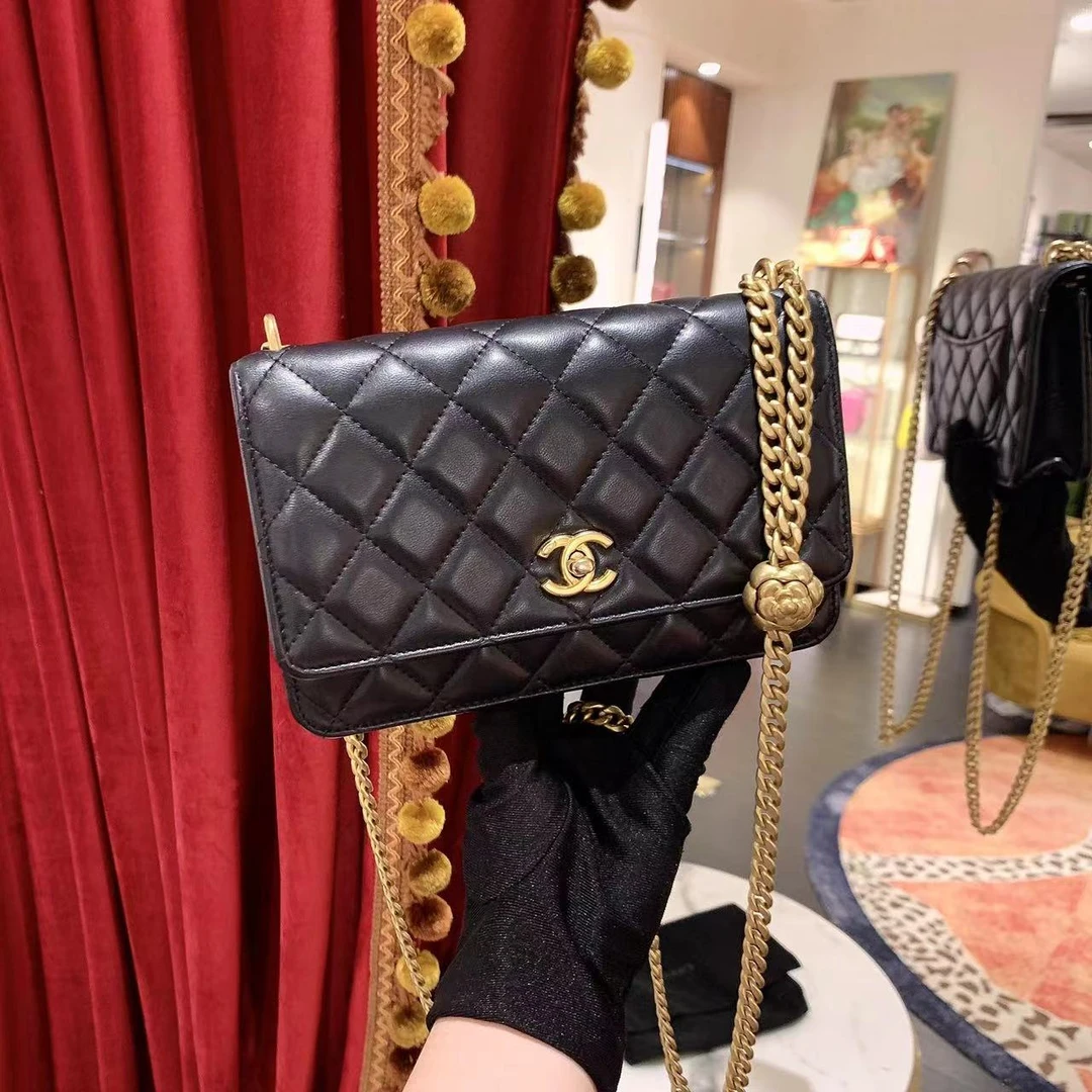 99新 Chanel/香奈儿 山茶花金球woc黑金羊皮单肩包|61575262