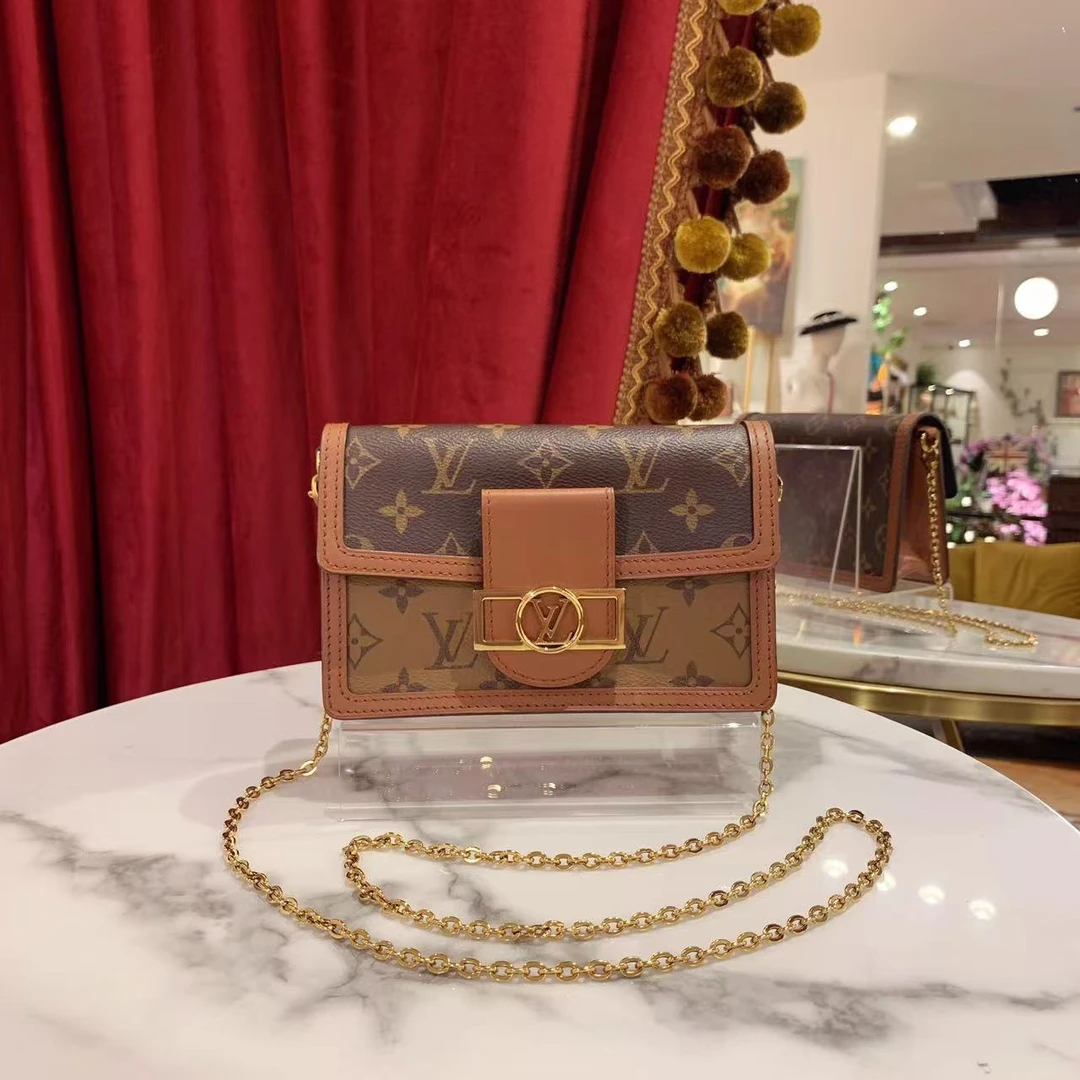 95新 LouisVuitton/路易威登 达芙妮woc芯片款/单肩包/32152615