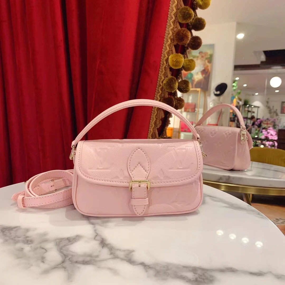 95新 LouisVuitton/路易威登 法棍nano粉色单肩包/16763093