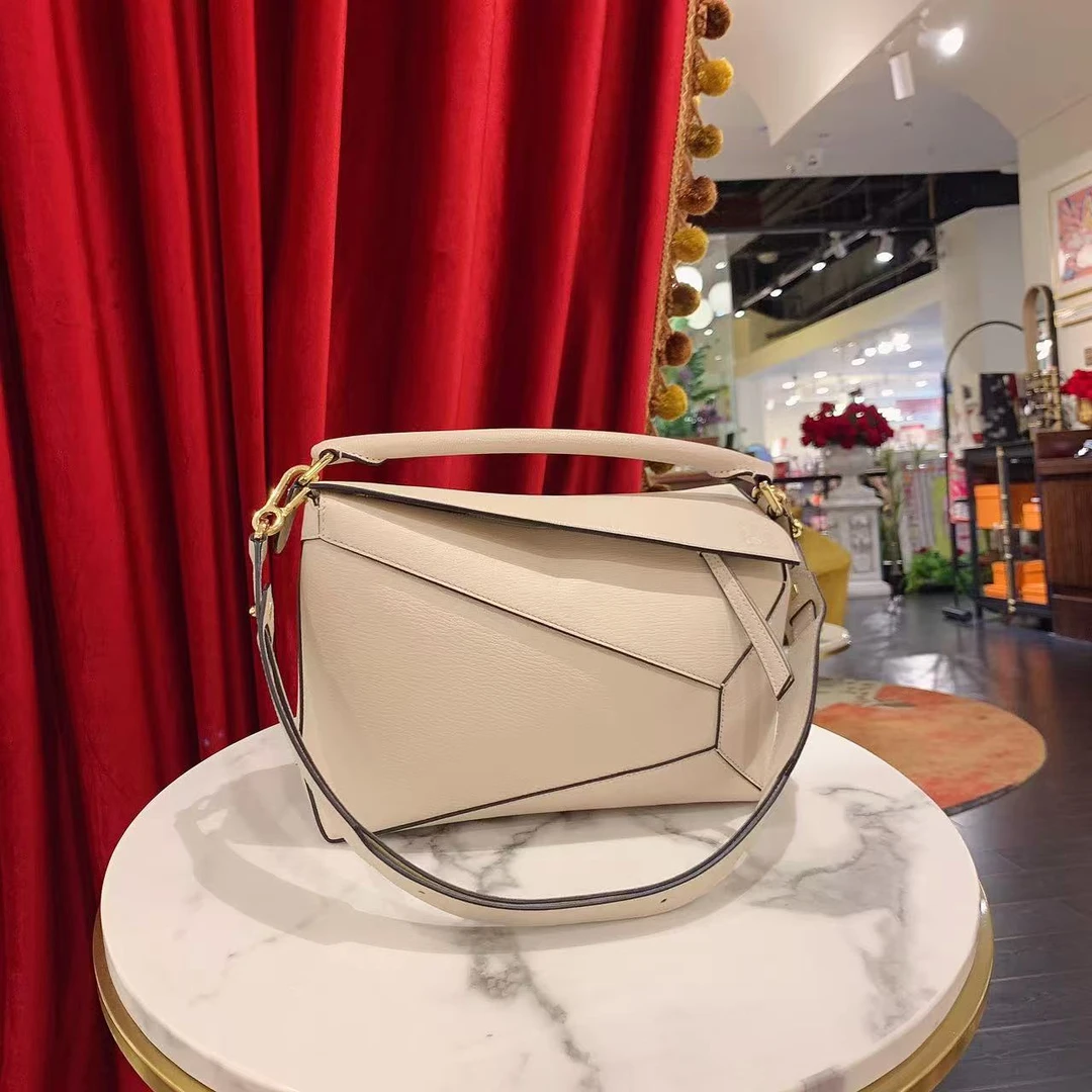 95新 LOEWE/罗意威 puzzle几何包中号白金牛皮单肩包/87184704