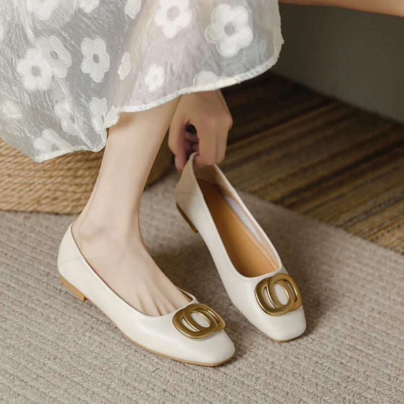 真皮平底单鞋女2024夏季新款法式杏色软底晚晚鞋大码平跟妈妈鞋子