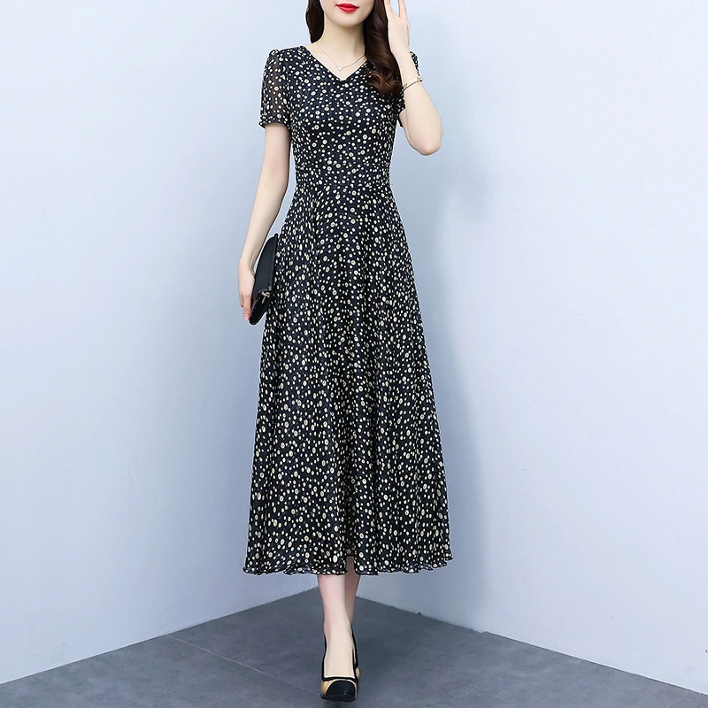 夏装波点雪纺连衣裙2024新款夏天短袖高端女装修身显瘦沙滩长裙子