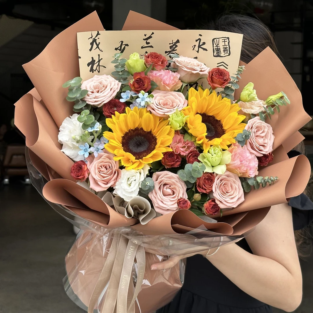 ☀冬日浪漫【永夜星河】2枝向日葵搭配卡布玫瑰、洋桔梗洋甘菊生日花束送朋友送闺蜜聚会团结花束同城鲜花小时达