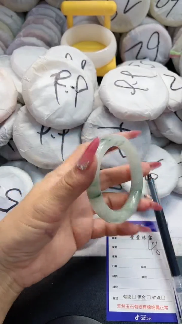 【闪购商品】石英质玉手镯未镶嵌46