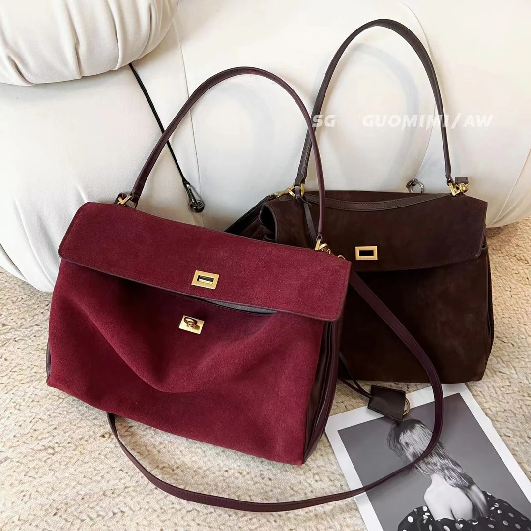 SG / 郭幂幂 AW 复古高级 磨砂锁扣大容量单肩包B-20241336