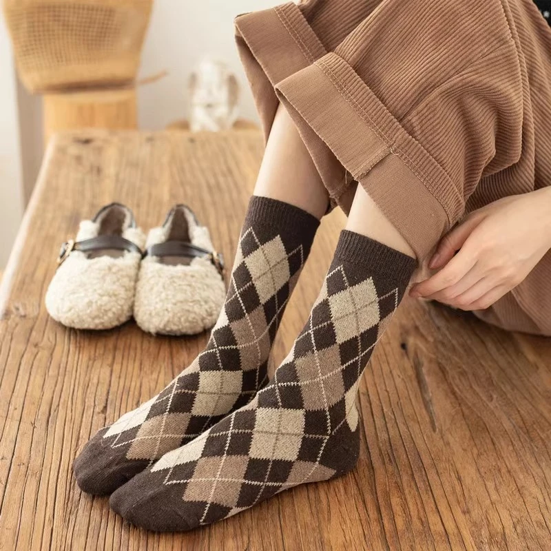 菱形格羊毛袜子女中筒袜复古格子保暖袜秋冬加厚加绒高腰袜ins潮