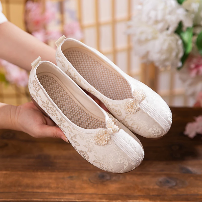 北京布鞋新款小个子增高方根珍珠盘扣古风浅口素雅民族风绣花鞋女