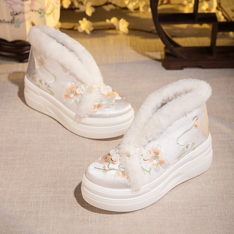 冬季厚底雪地靴女新款增高加绒古风绣花汉服靴子民族风配古装棉靴