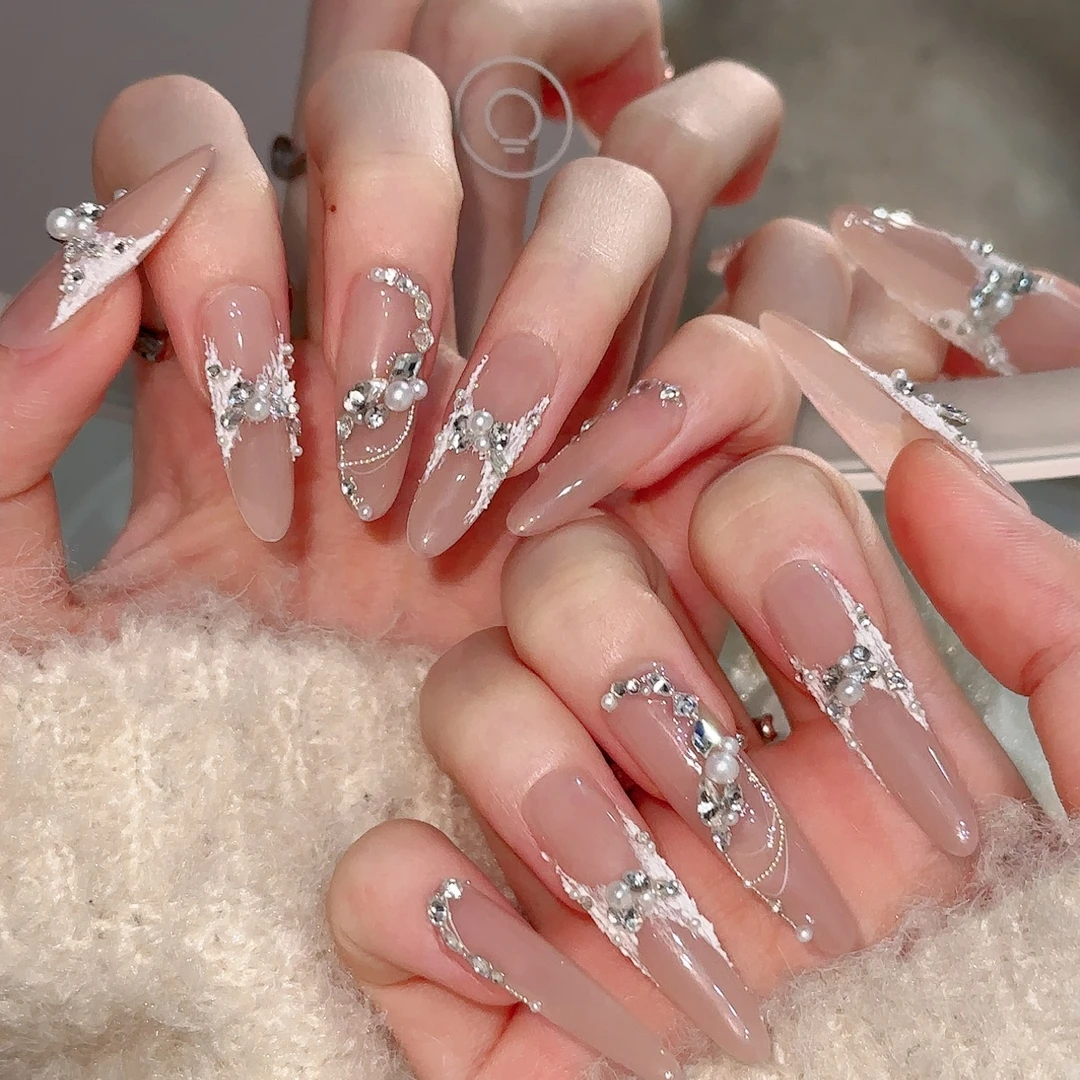 GIRLPLUS『光之翼』j特好看碎钻粉白花嫁纯手工穿戴甲长款独特美甲