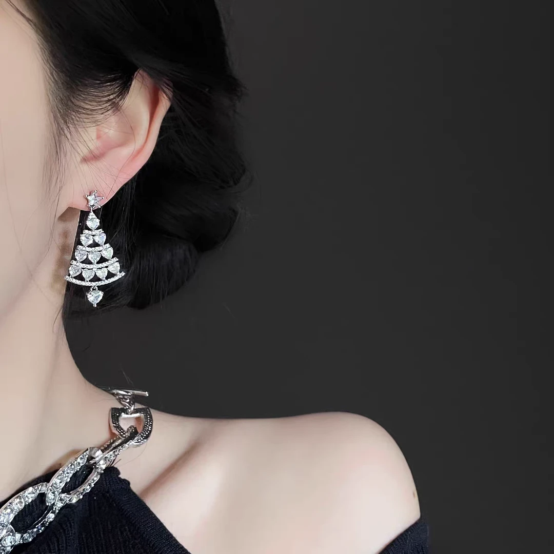 铜合金耳饰 超闪锆石圣诞风格蚊香盘耳夹气质显脸小时尚高级耳夹