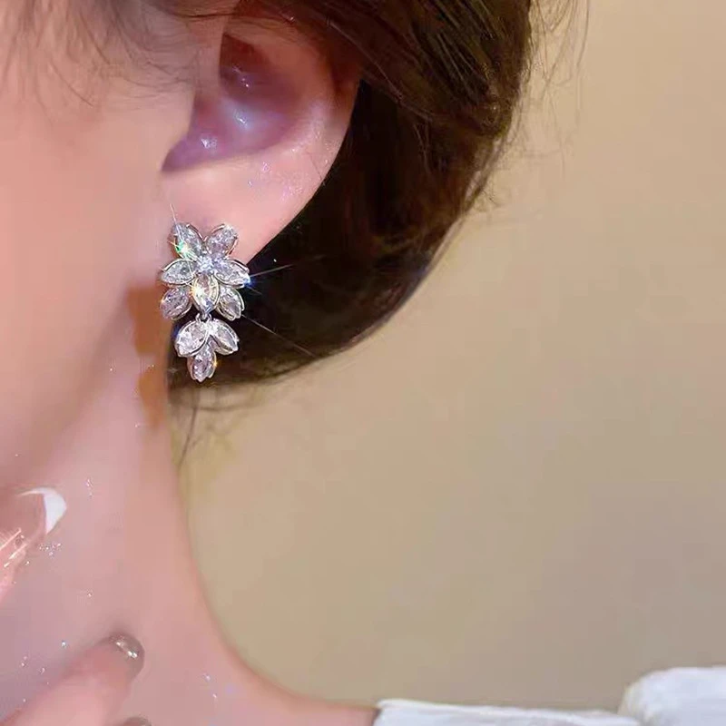 铜合金耳饰 超闪锆石花朵叶子高级感小众设计名媛气质蚊香盘耳夹