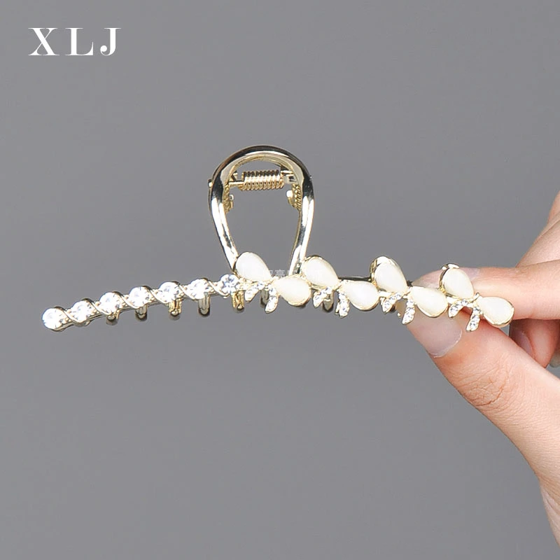 重生蝶梦轻奢时尚头发抓夹女2025新款高级感鲨鱼夹后脑勺发夹发饰