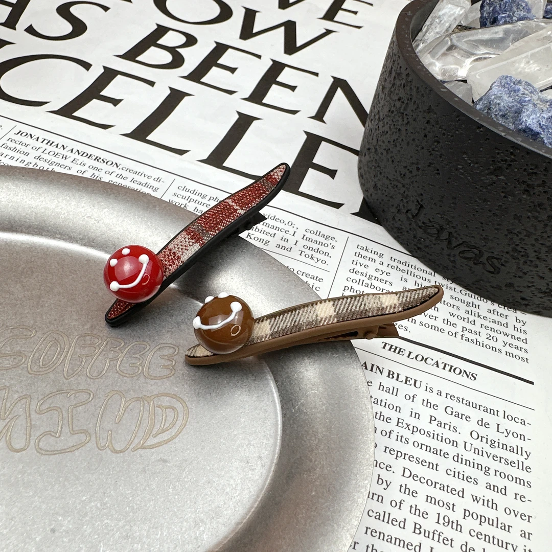 Mi33 韩版饰品 手绘笑脸格子鸭嘴夹边夹（一对）J88060240