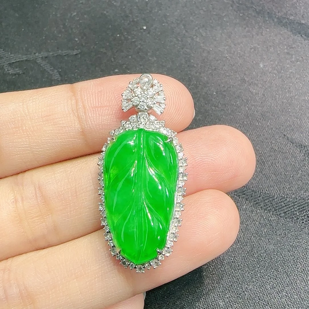 翡翠吊坠(不含链)18K金镶嵌