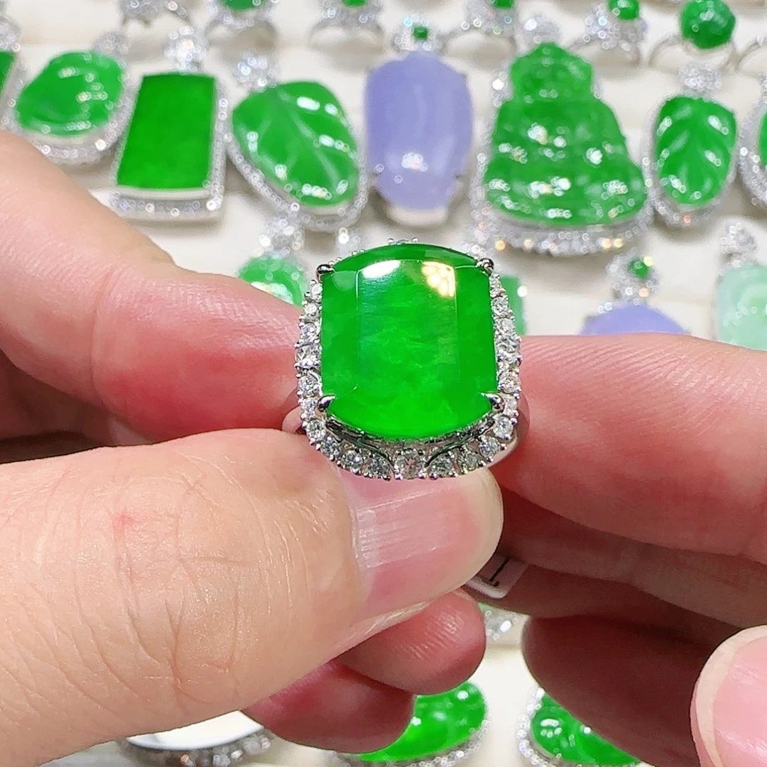 翡翠吊坠(不含链)18K金镶嵌