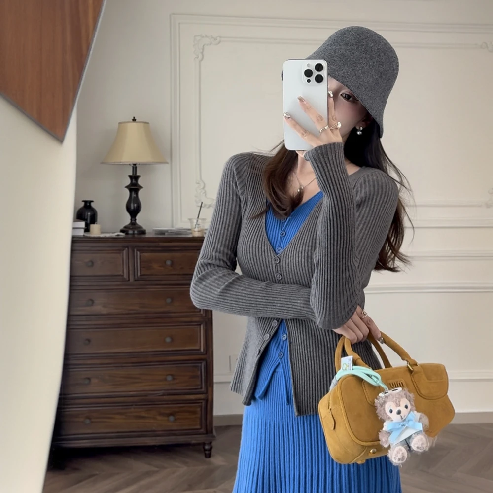 张涩涩YIER“假日维纳斯”冬日时髦精  V领修身假两件针织开衫