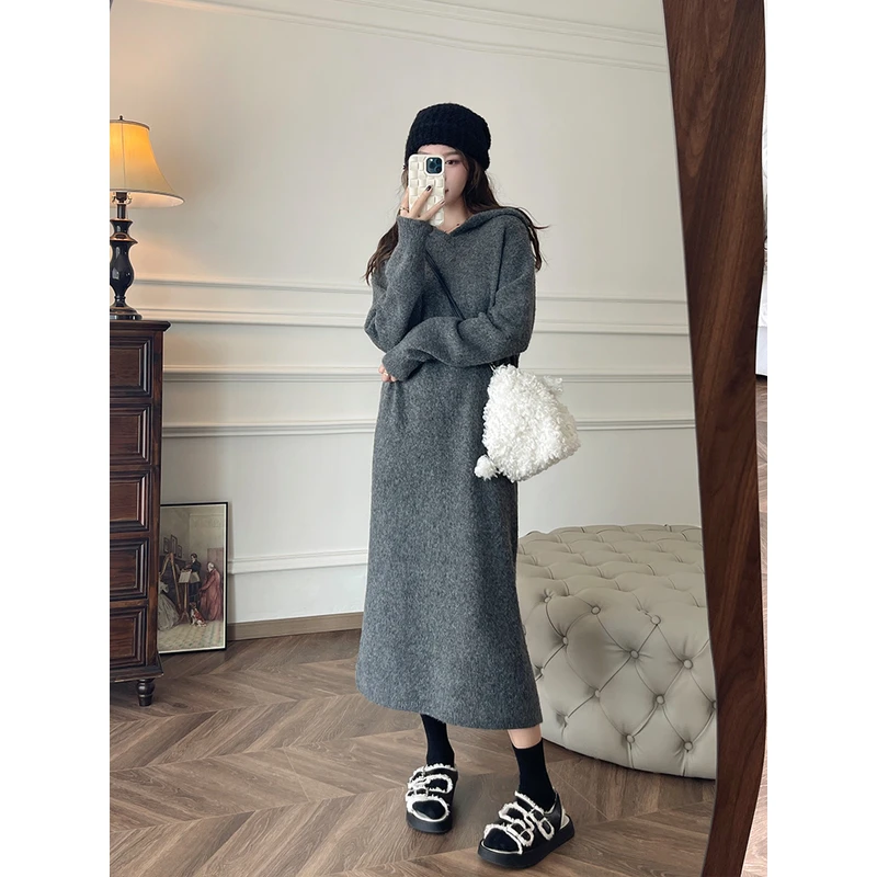 张涩涩YIER冬季新款茸茸柔嫩灰色长毛连帽慵懒针织宽松长款连衣裙