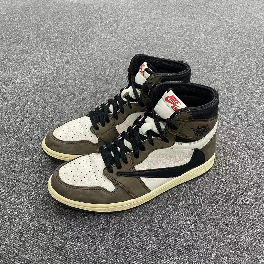95新 45.5码 原盒 AJ1 倒钩1.0 高帮 深棕 篮球鞋 公价12879