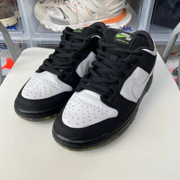 95新 42.5码 无盒 Dunk SB 黑鸽子 板鞋 公价4989
