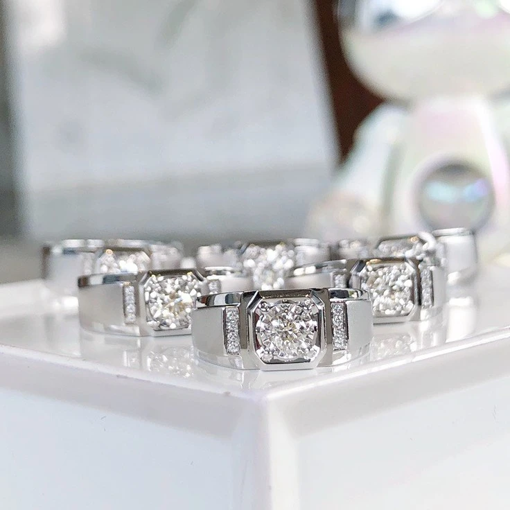 DY55001 AU750男款18K白金钻石戒指经典时尚潮流款气质珠宝轻奢