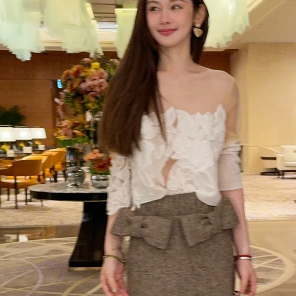 【11月第二期】你的呵呵 刺绣贴花薄纱露肩上衣