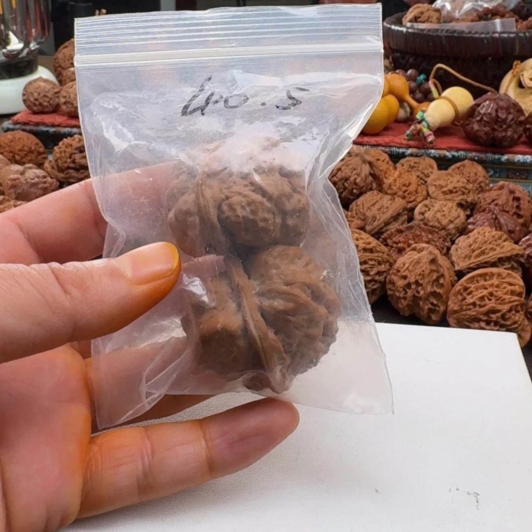 文玩核桃吊坠?***o统计咯哦无图哦哦呕吐40