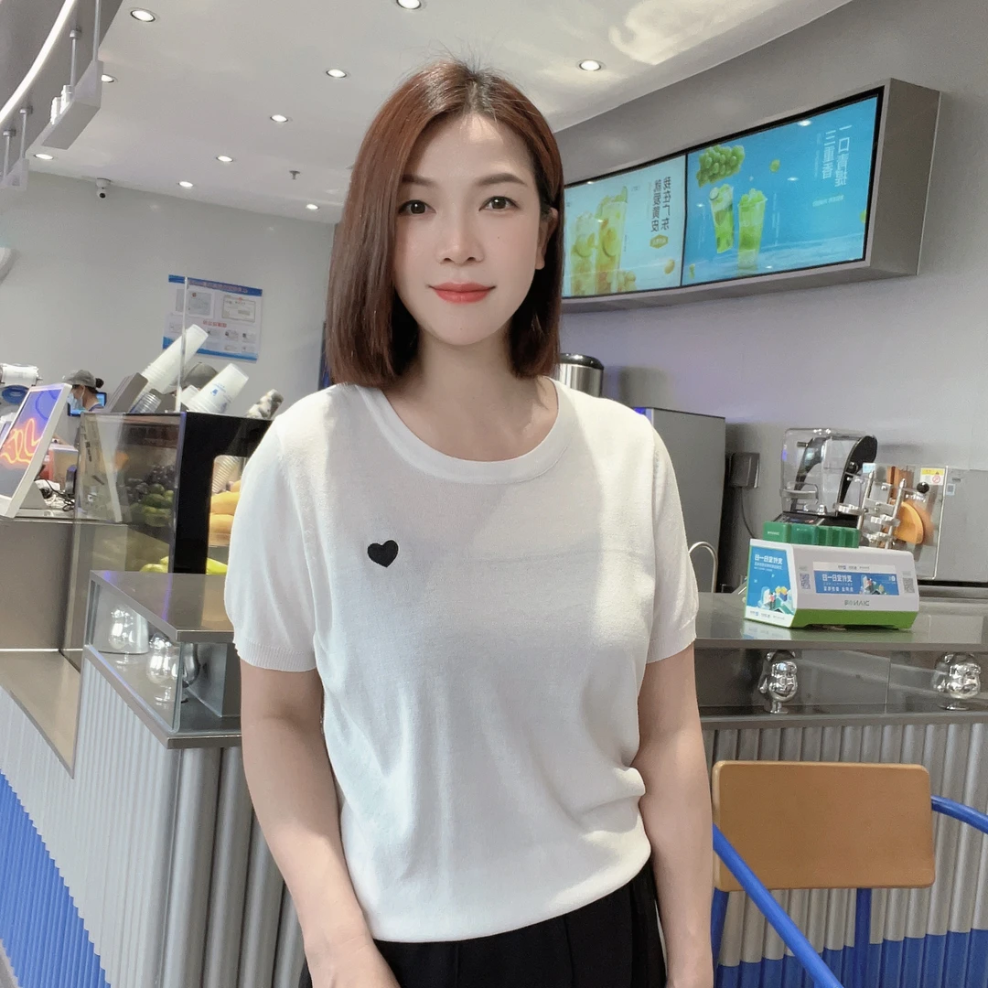 3257夏季纯色圆领套头爱心刺绣上衣时尚百搭净色薄款简约女装短袖