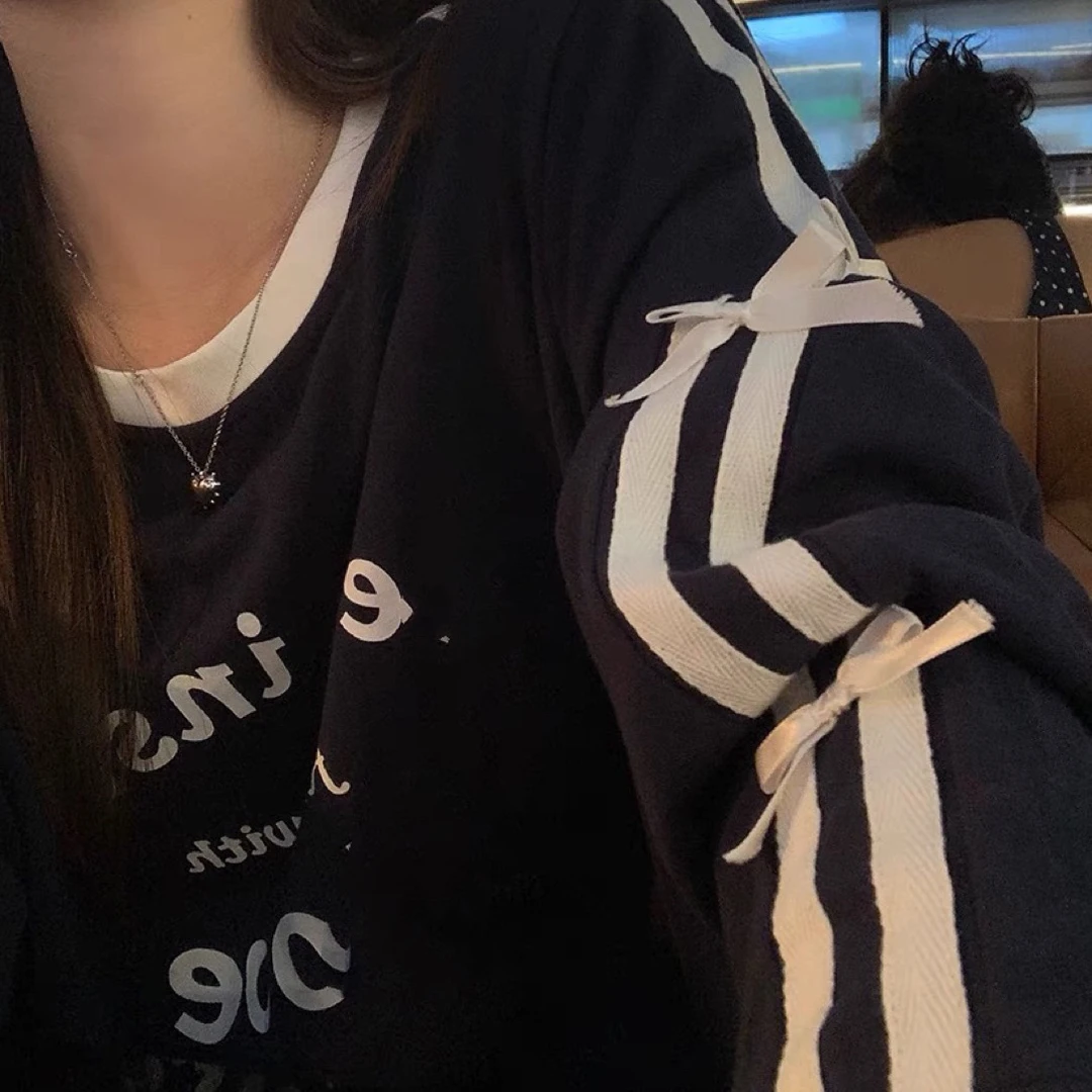 卷毛桃好看的两色上衣