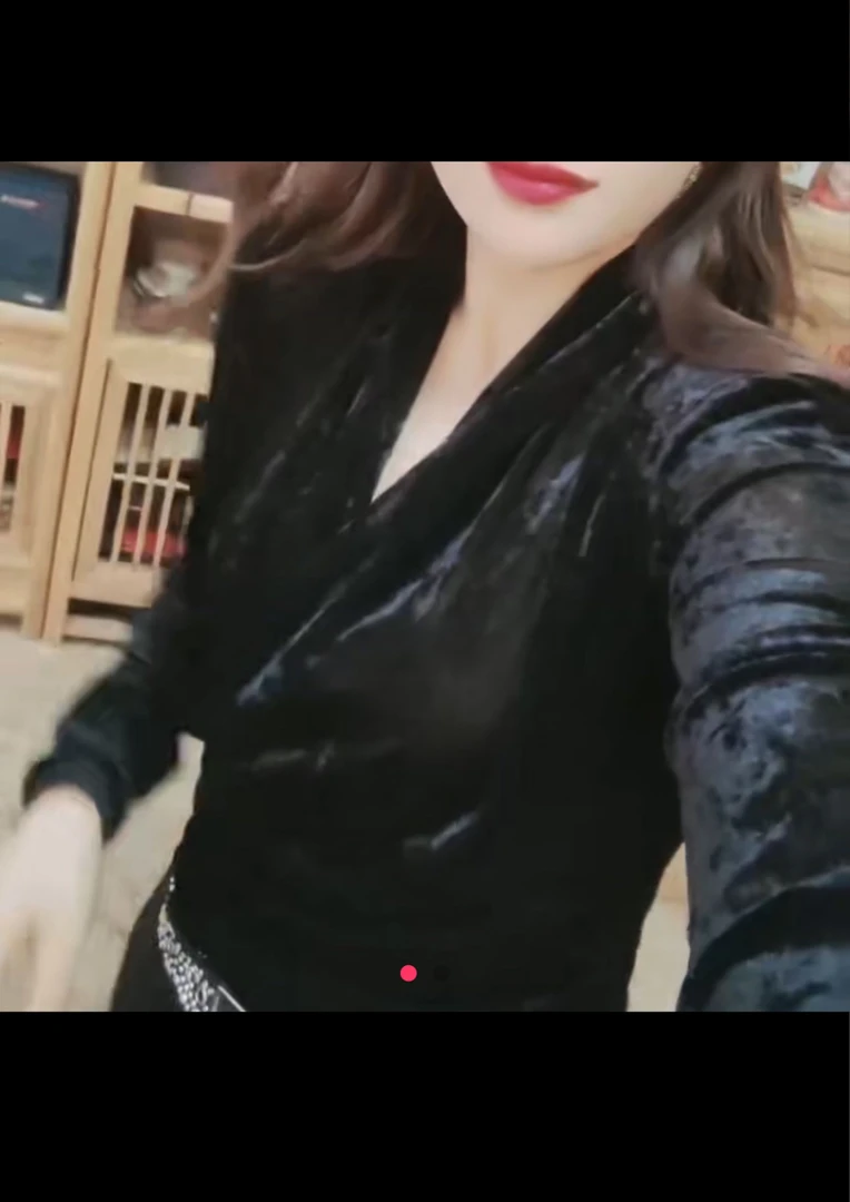 交叉领丝绒植绒小衫