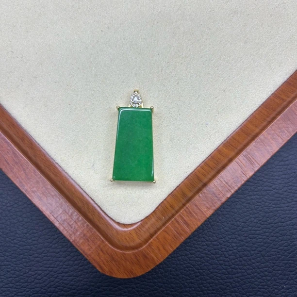 翡翠干青绿无事牌吊坠305