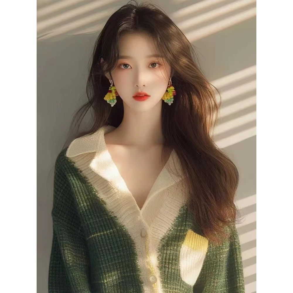 今年流行漂亮小衫小个子时髦洋气宽松显瘦绿色v领针织长袖开衫女