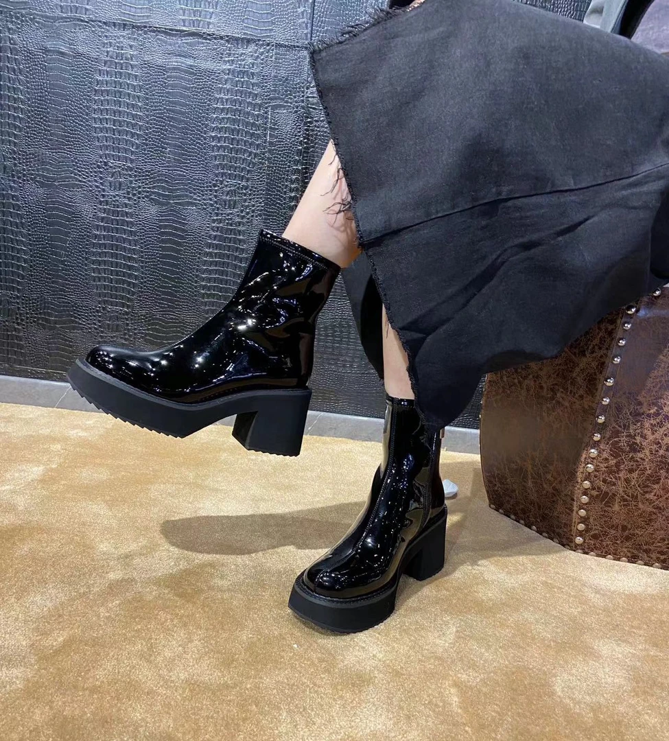 爱的睿时尚百搭厚底英伦风漆皮粗跟短靴1108-68