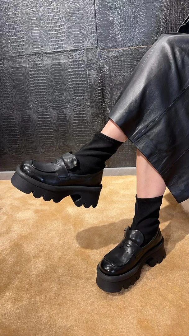 爱的睿百搭时尚休闲厚底复古圆头靴668-T1