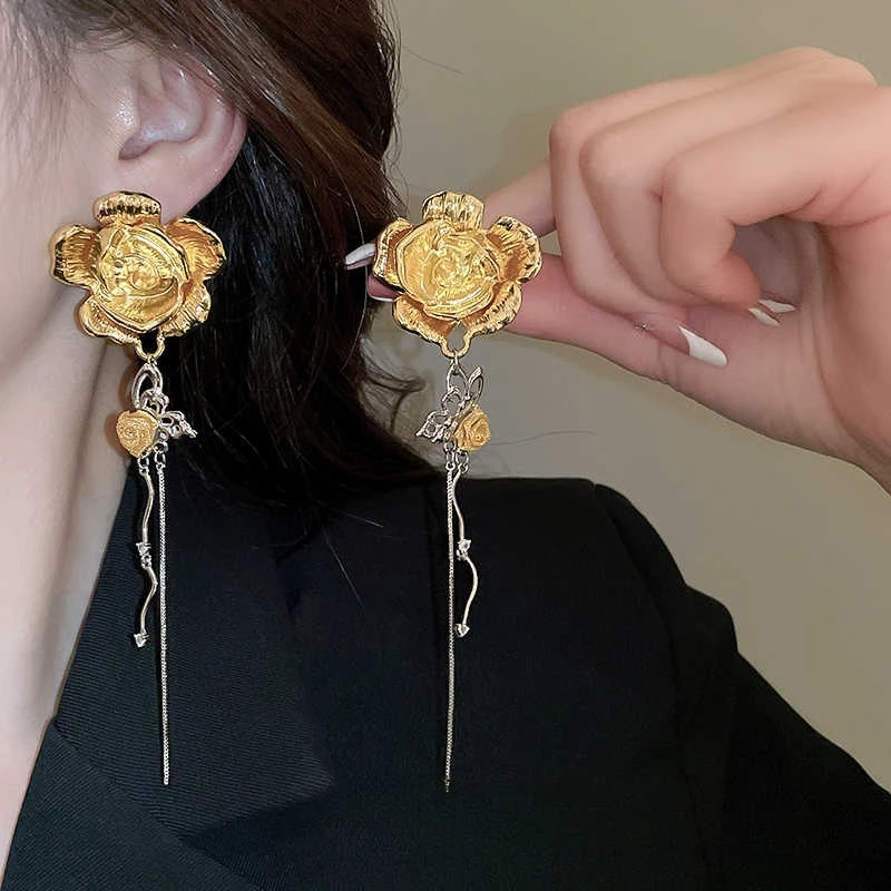 铜合金耳饰 玫瑰花朵蝴蝶流苏耳环2024新款精致耳钉轻奢夸张耳饰