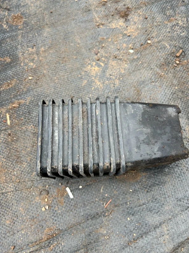 塑料 花盆 旧黑方  口径8.5厘米 30