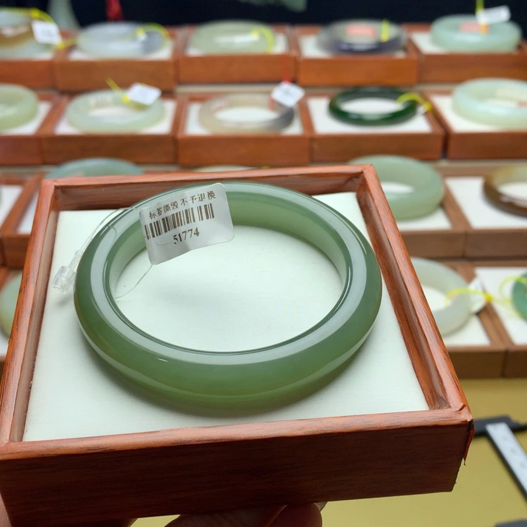 和田玉手镯未镶嵌58