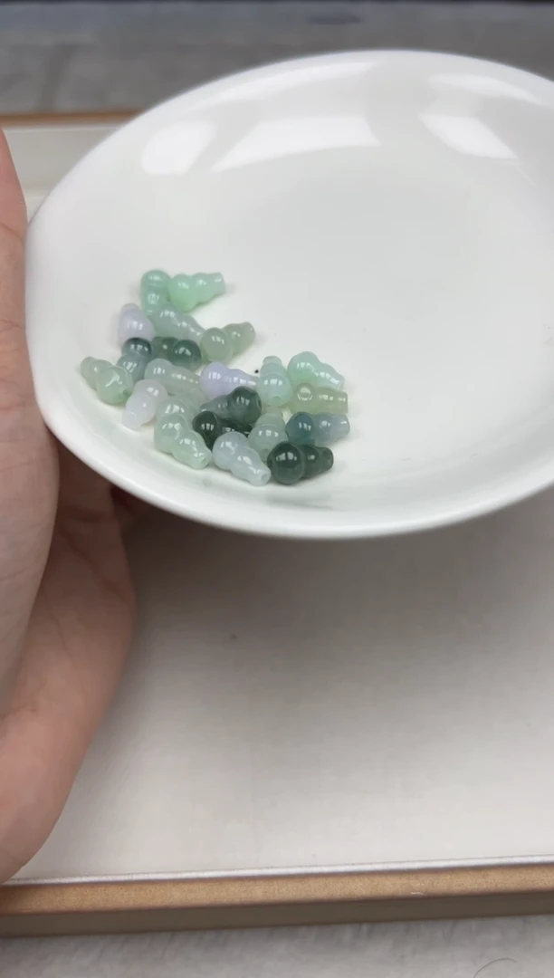 【闪购商品】翡翠颈饰未镶嵌8713葫芦15￥9*6*一包
