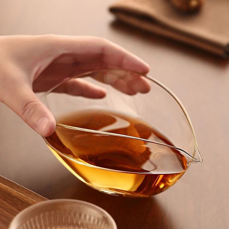 《一叶扁舟》船型月牙高透手工玻璃分茶器加厚耐热高硼硅公道杯高档