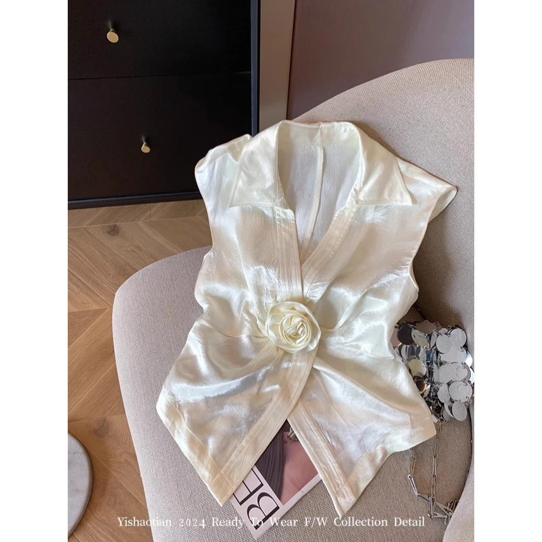 法式V领高级感立体花朵无袖衬衫女2025夏季纯欲显瘦不规则小衫