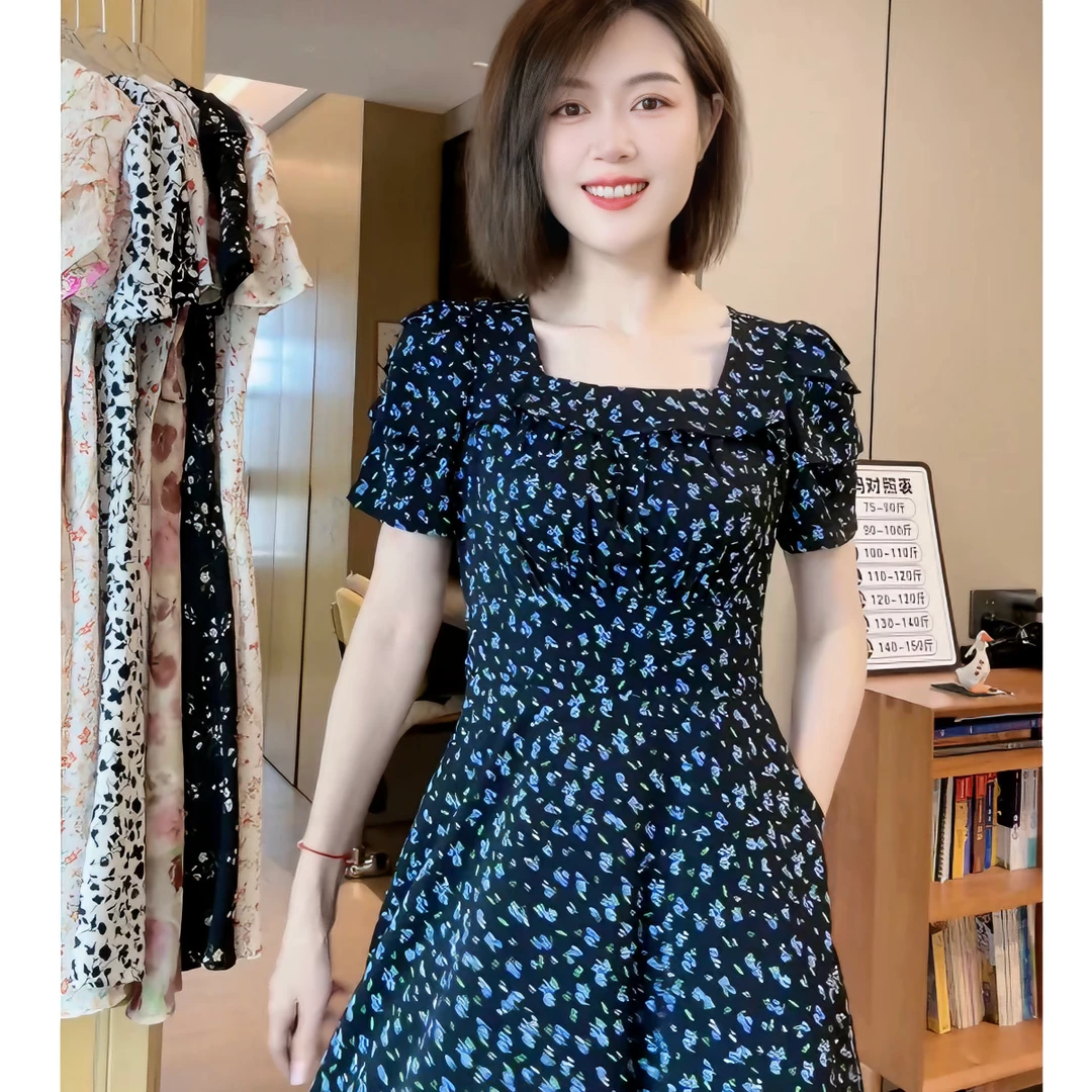 【花间假日】时尚小个子微高腰修身显瘦碎花小黑裙法式方领连衣裙
