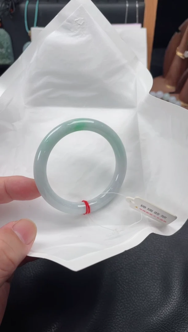 【闪购商品】翡翠手镯未镶嵌52圆条 有瑕