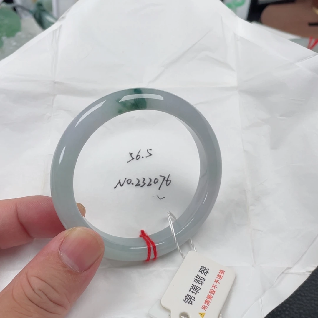 翡翠手镯未镶嵌手镯
