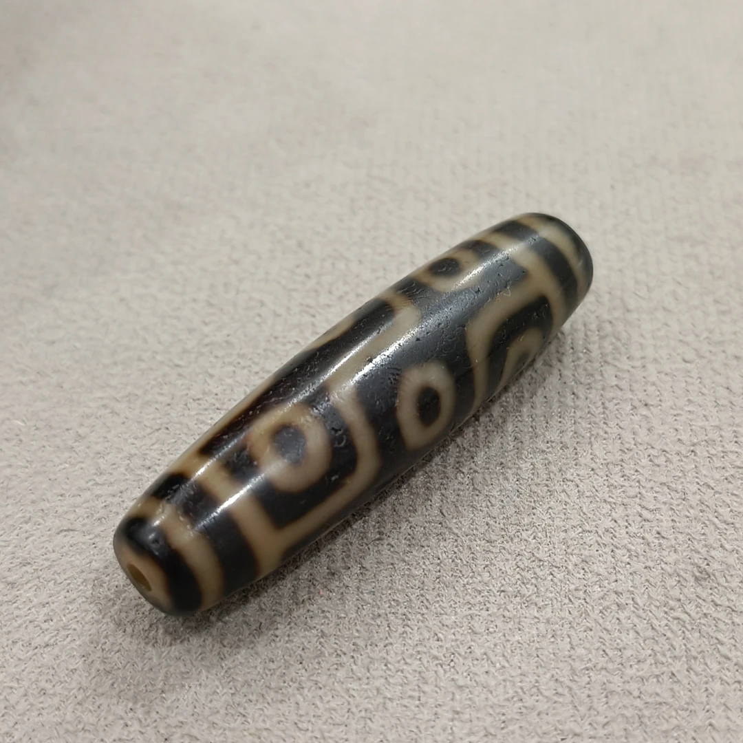 全手老油料黑金九眼大器型风化细腻锁骨吊坠玛瑙古珠编绳