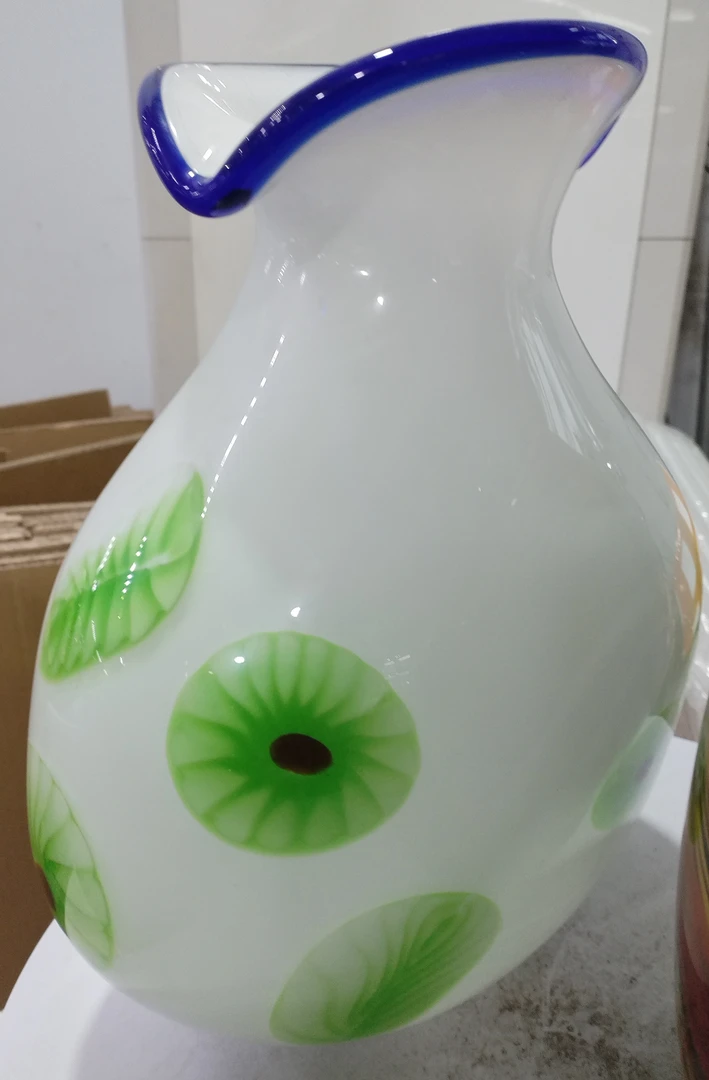 手工琉璃异形羊脂白玉绿色花花瓶桌面摆件