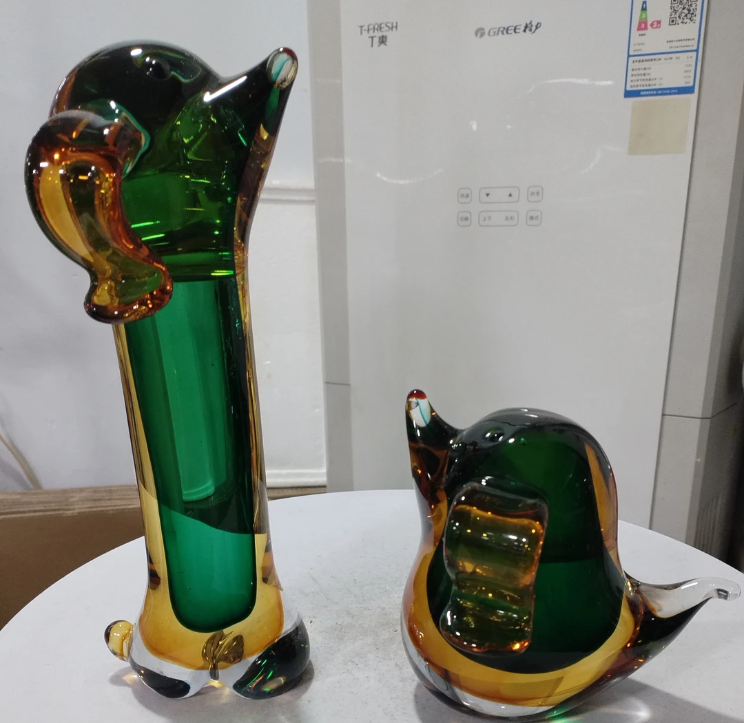 琉璃异形抽象绿色狗狗一对桌面摆件，活泼可爱