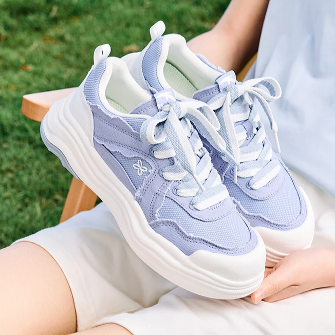 安踏熔岩蛋糕丨 女板鞋四季新款百搭舒适透气低帮运动鞋122428060