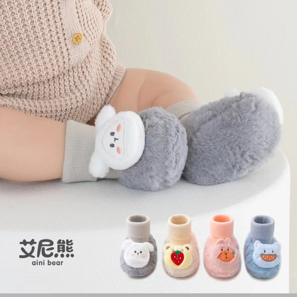 9122冬季加厚婴儿保暖加绒鞋套新生儿不勒腿羊羔绒公仔可爱鞋袜