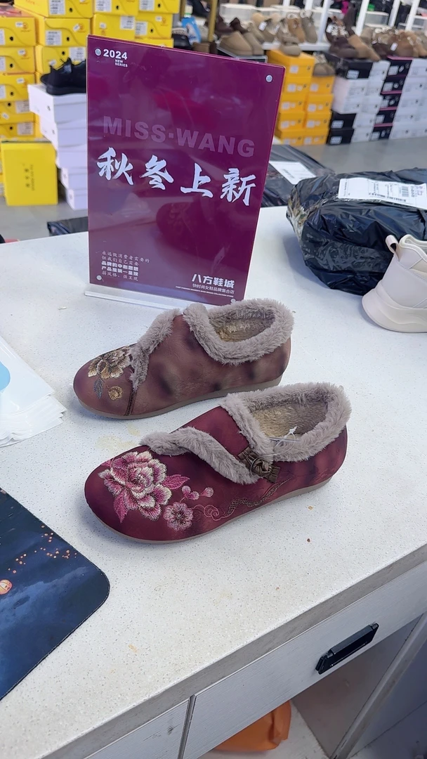 冬季老北京布鞋中式绣花女棉鞋加厚软底保暖防滑妈妈鞋